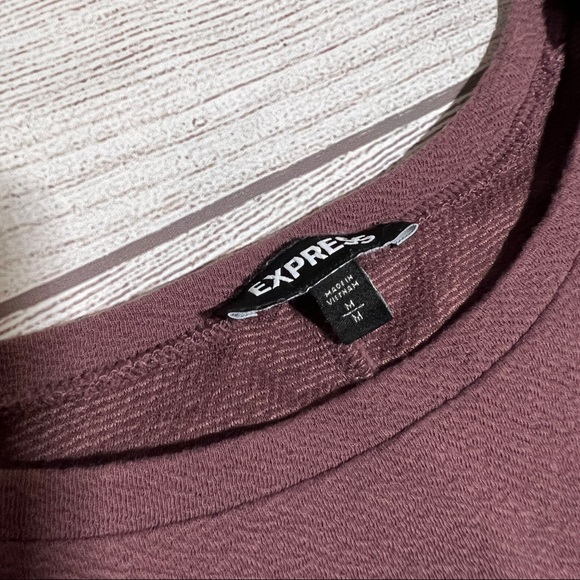 EXPRESS Textured Tie Waist Rolled Sleeve Tee in Thornberry - Picture 5 of 12